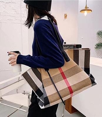 As senhoras espaçosas luxuosas da grande capacidade da bolsa das mulheres da lona cruzam - a bolsa do corpo